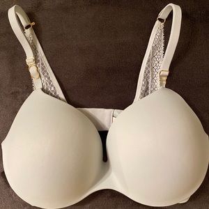 Victoria’s Secret Light Push-Up Bra (34DD)